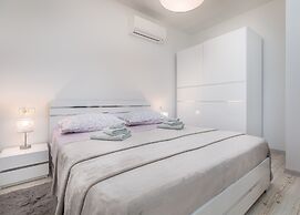 Apartment 1882