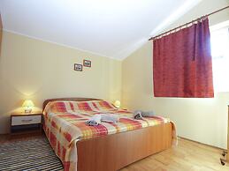 Apartment 1895