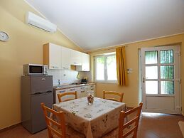 Apartment 1895
