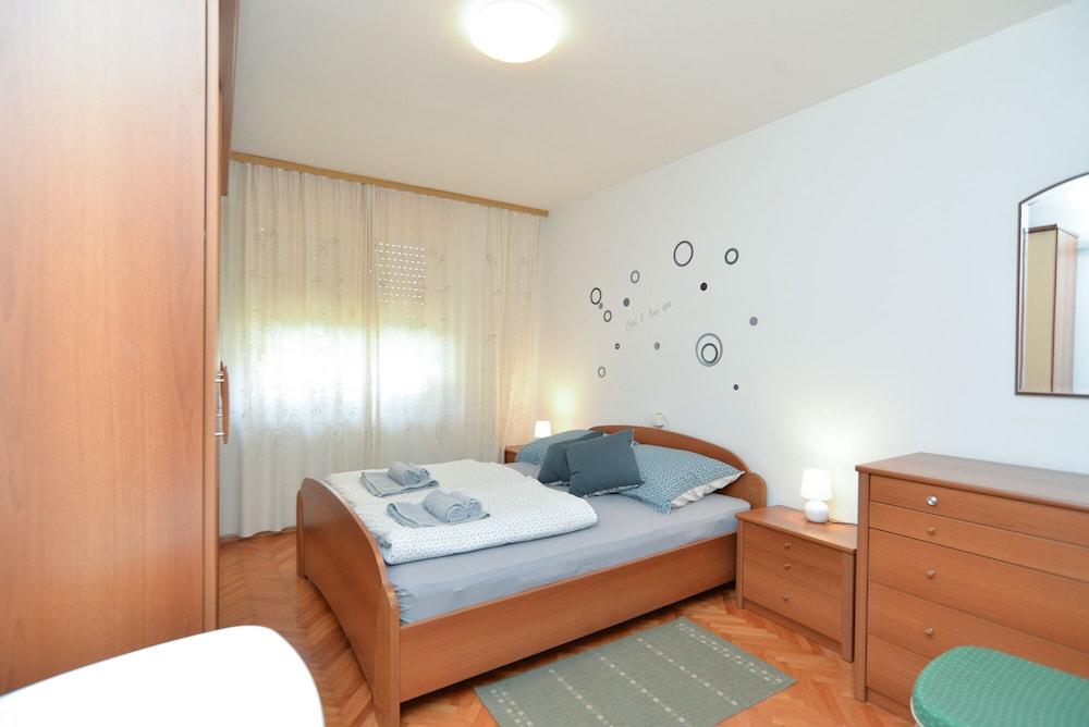 Apartment 1905