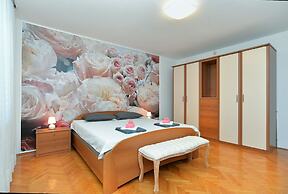 Apartment 1933