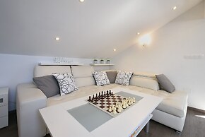 Apartment 1955
