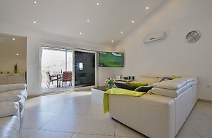 Apartment 1955