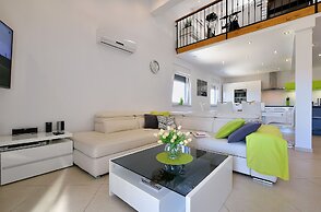 Apartment 1955