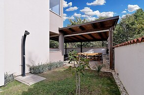 Apartment 1977