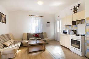 Apartment 1985