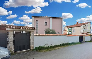 Apartment 1986