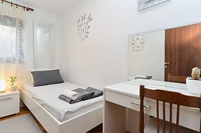 Apartment 1986