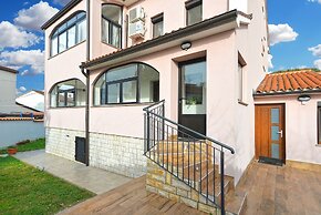 Apartment 1986