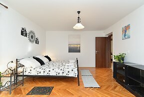 Apartment 1986