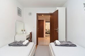 Apartment 1986