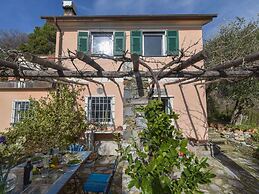 Peaceful Villa Stay in Rapallo