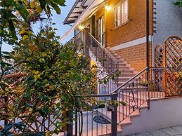 Belvilla by OYO Pleasant Apartment With Courtyard