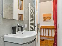 Belvilla by OYO Pleasant Apartment With Courtyard