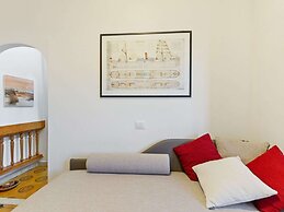 Belvilla by OYO Pleasant Apartment With Courtyard