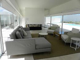 Morden Archictectural Villa In Lisbon