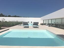 Morden Archictectural Villa In Lisbon