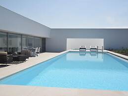 Morden Archictectural Villa In Lisbon