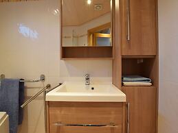 Comfortable Cottage Near Lake Cherapont
