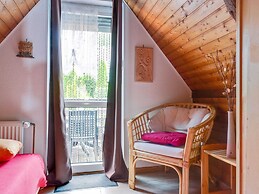 Rustic Holiday Home With Balcony