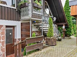Rustic Holiday Home With Balcony