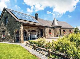 Villa in Bitvre With Garden