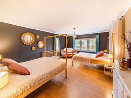 Beautiful Group House With Large Garden