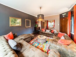 Beautiful Group House With Large Garden