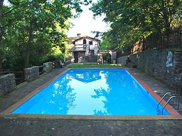 Spacious Home With Shared Pool