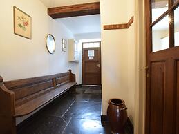 Cozy Weris Cottage Retreat