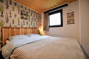 Chalet With Balcony in Veluwe