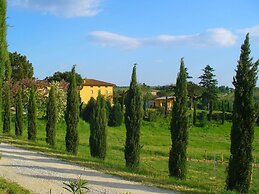 Farmhouse Living Amidst Vineyards