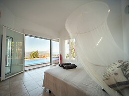 Villa in Arenas With Mediterranean Views