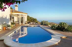 Villa in Arenas With Mediterranean Views