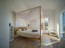 Villa in Arenas With Mediterranean Views