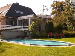 Spacious Home With Garden