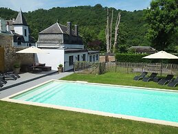 Mansion in Hastiere par Dela With Pool