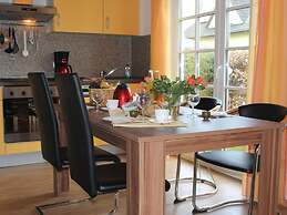 Allergy Friendly Holiday Home near Beach with Lake View