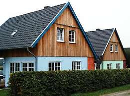 Allergy Friendly Holiday Home near Beach with Lake View