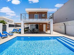 Sunny Villa With Private Pool