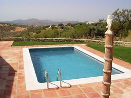 Cottage With Pool Views
