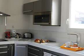 Villa in Languedoc With Pool Near Historic Cities