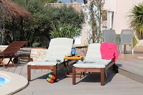 Villa in Languedoc With Pool Near Historic Cities