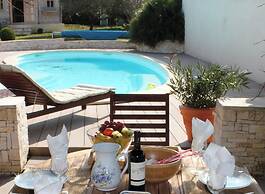 Villa in Languedoc With Pool Near Historic Cities