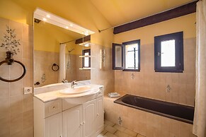 Villa in Beaufort With Pool & Views