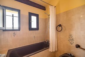 Villa in Beaufort With Pool & Views