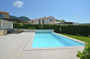 Villa in Malaucene Near Mont Ventoux