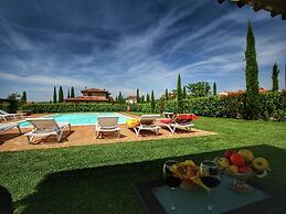 Cottage in Tuscany With Pool & Olive Groves