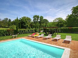 Cottage in Tuscany With Pool & Olive Groves