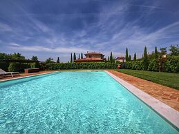 Cottage in Tuscany With Pool & Olive Groves